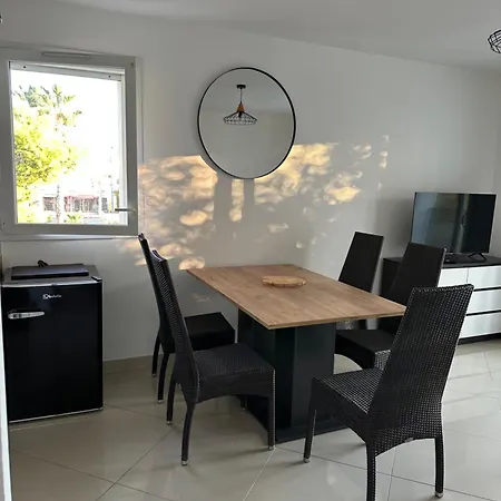 A La , Parking Prive Couvert דירה *