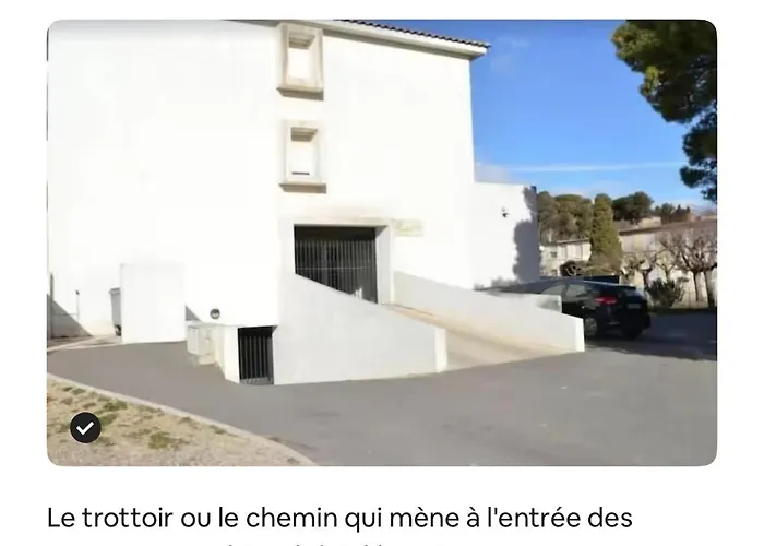 A La , Parking Prive Couvert דירה