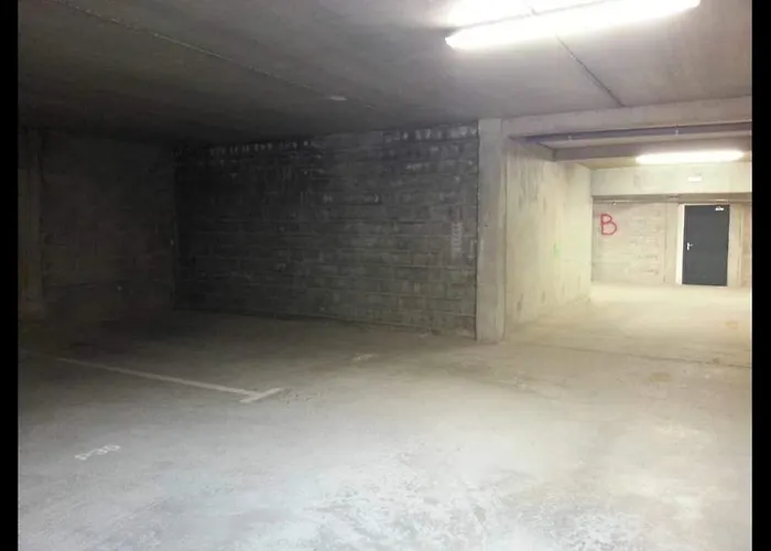 A La , Parking Prive Couvert דירה