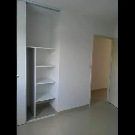 A La , Parking Prive Couvert Apartman