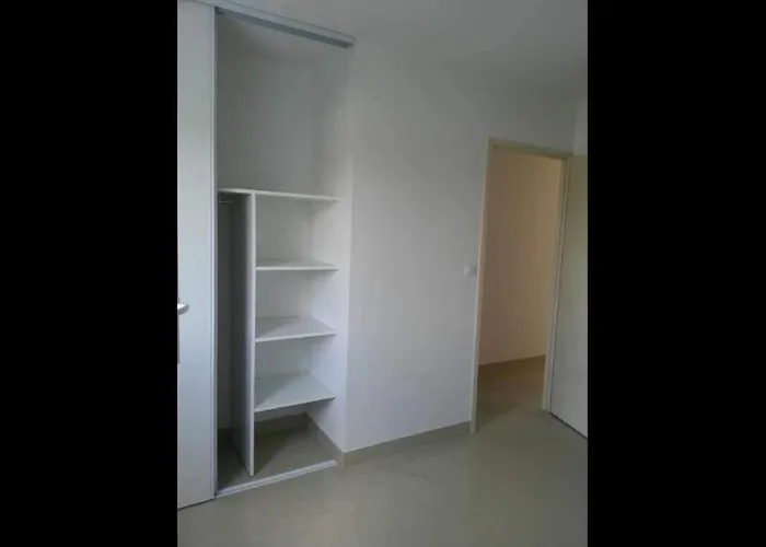 A La , Parking Prive Couvert Apartman